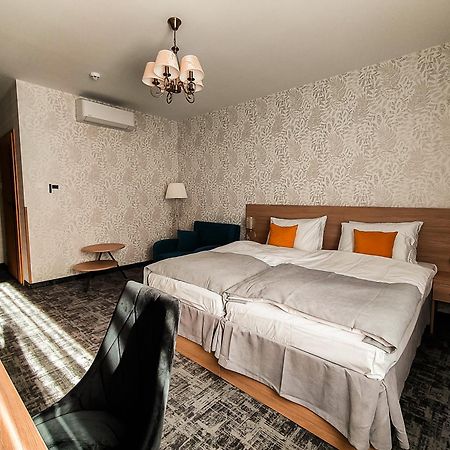 Sztuka Smaku - Restauracja I Hotelik Świdnica Εξωτερικό φωτογραφία